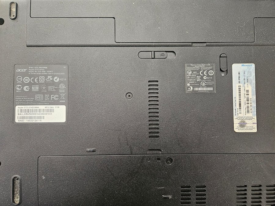 Acer Aspire 5733 bottom panel, serial number that Acer's own website refuses to recognize.